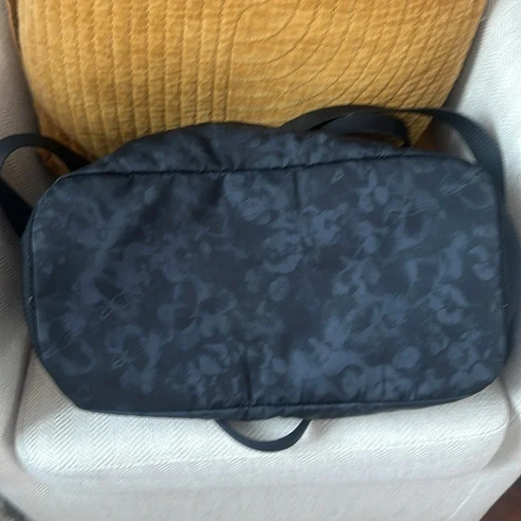 Ivivva (Lululemon teen) brand gym bag - Picture 4 of 4